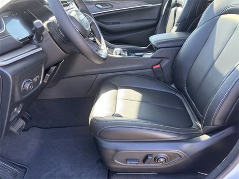 New 2025 Jeep Grand Cherokee L Limited image 10