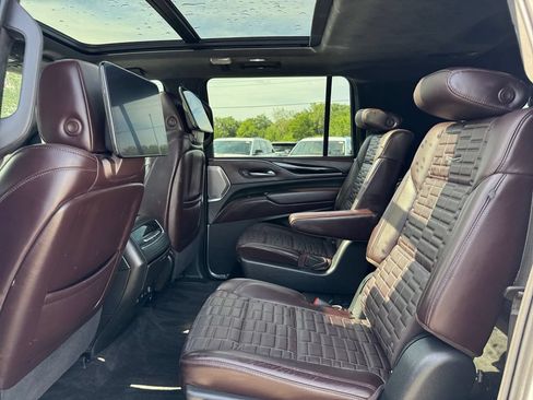 Used 2021 Cadillac Escalade ESV Premium Luxury Platinum w/ Heavy-Duty Trailer Package AWD/4WD image 37
