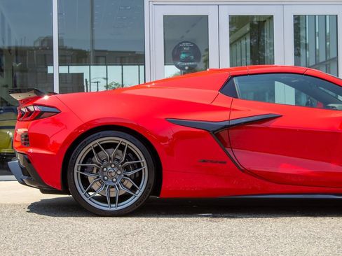 Used 2025 Chevrolet Corvette Z06 RWD image 6