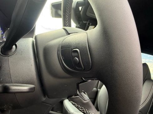 New 2026 Chrysler Pacifica Select FWD image 16