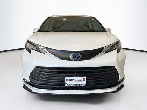 Certified 2023 Toyota Sienna XLE w/ XLE Plus Package AWD/4WD image 2