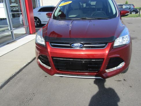 Used 2016 Ford Escape Titanium FWD image 3
