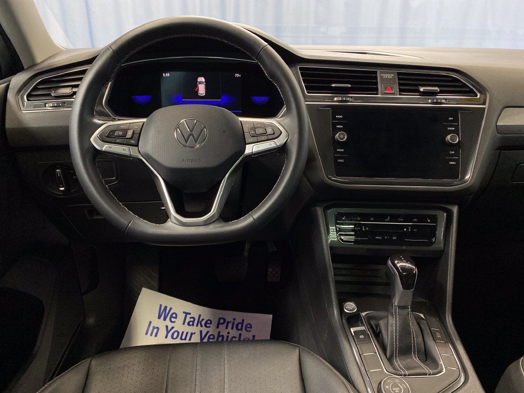 Used 2022 Volkswagen Tiguan SE AWD/4WD image 32