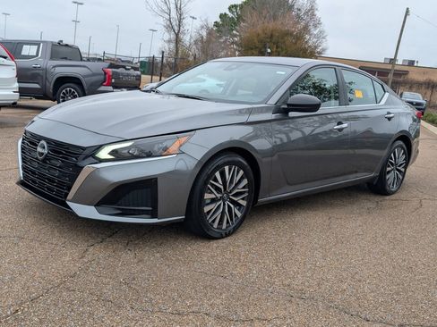 Used 2024 Nissan Altima 2.5 SV image 8