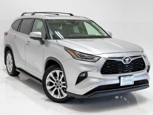 Used 2023 Toyota Highlander Limited AWD/4WD image 6