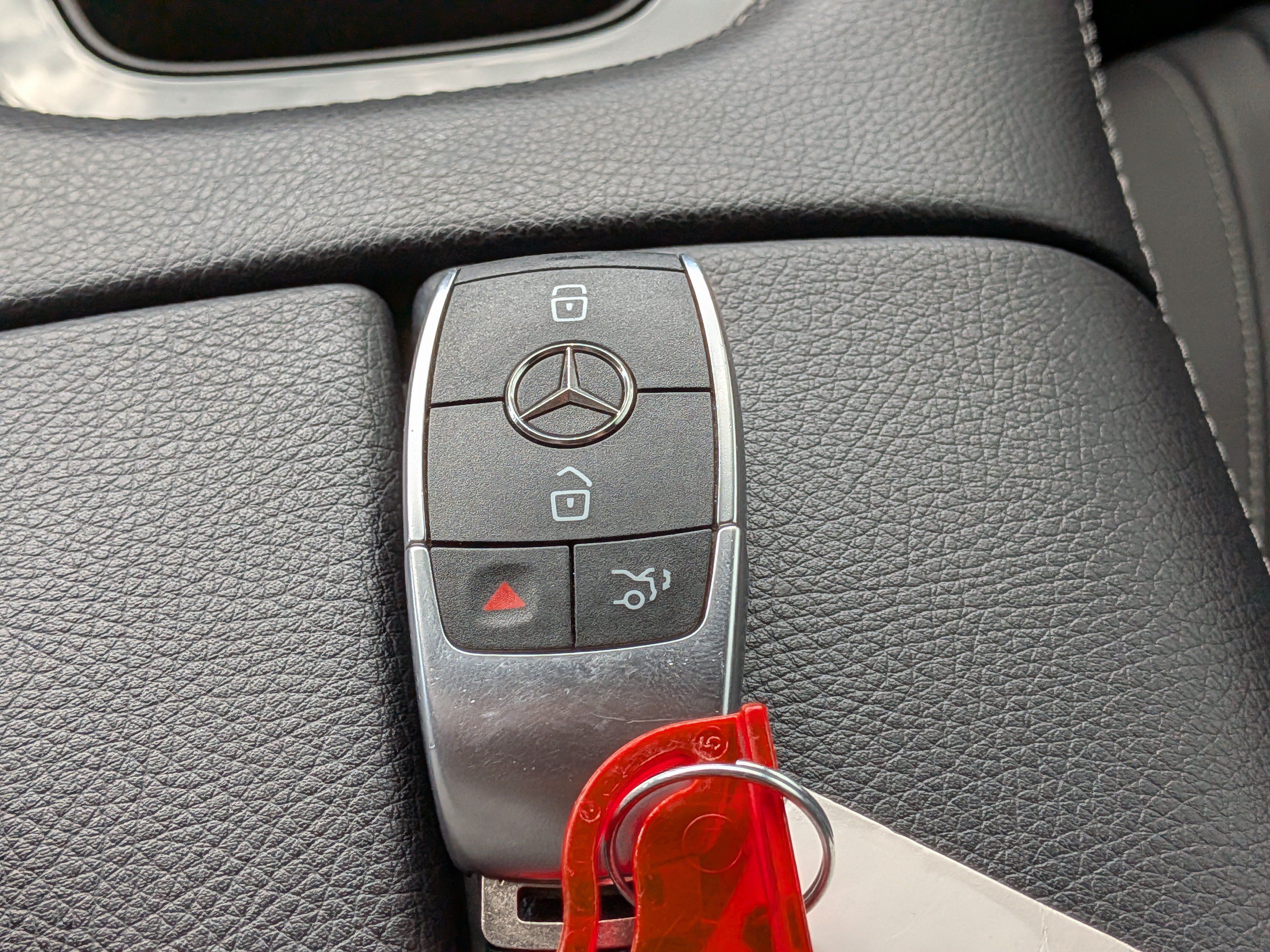 Used 2026 Mercedes-Benz GLE 350 4MATIC w/ Winter Package image 34