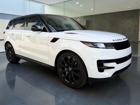 Used 2025 Land Rover Range Rover Sport SE AWD/4WD image 8