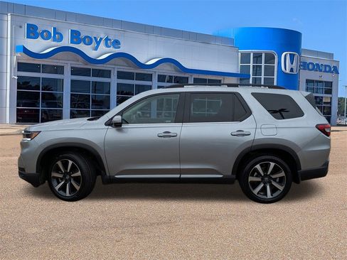 Certified 2024 Honda Pilot Touring image 2