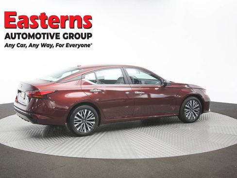 Used 2025 Nissan Altima 2.5 SV FWD image 40