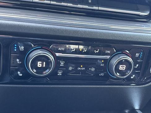 Used 2024 Chevrolet Silverado 3500 High Country w/ High Country Premium Package image 46