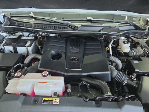 Used 2022 Toyota Tundra SR5 AWD/4WD image 13
