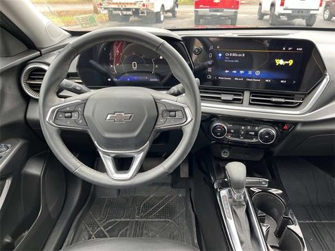 Used 2024 Chevrolet Trax ACTIV w/ Sunroof Package image 11