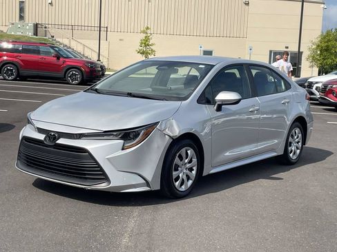 Used 2025 Toyota Corolla LE FWD image 7