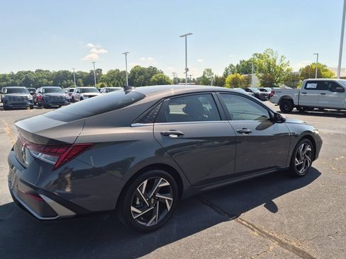 Used 2024 Hyundai Elantra Limited FWD image 4