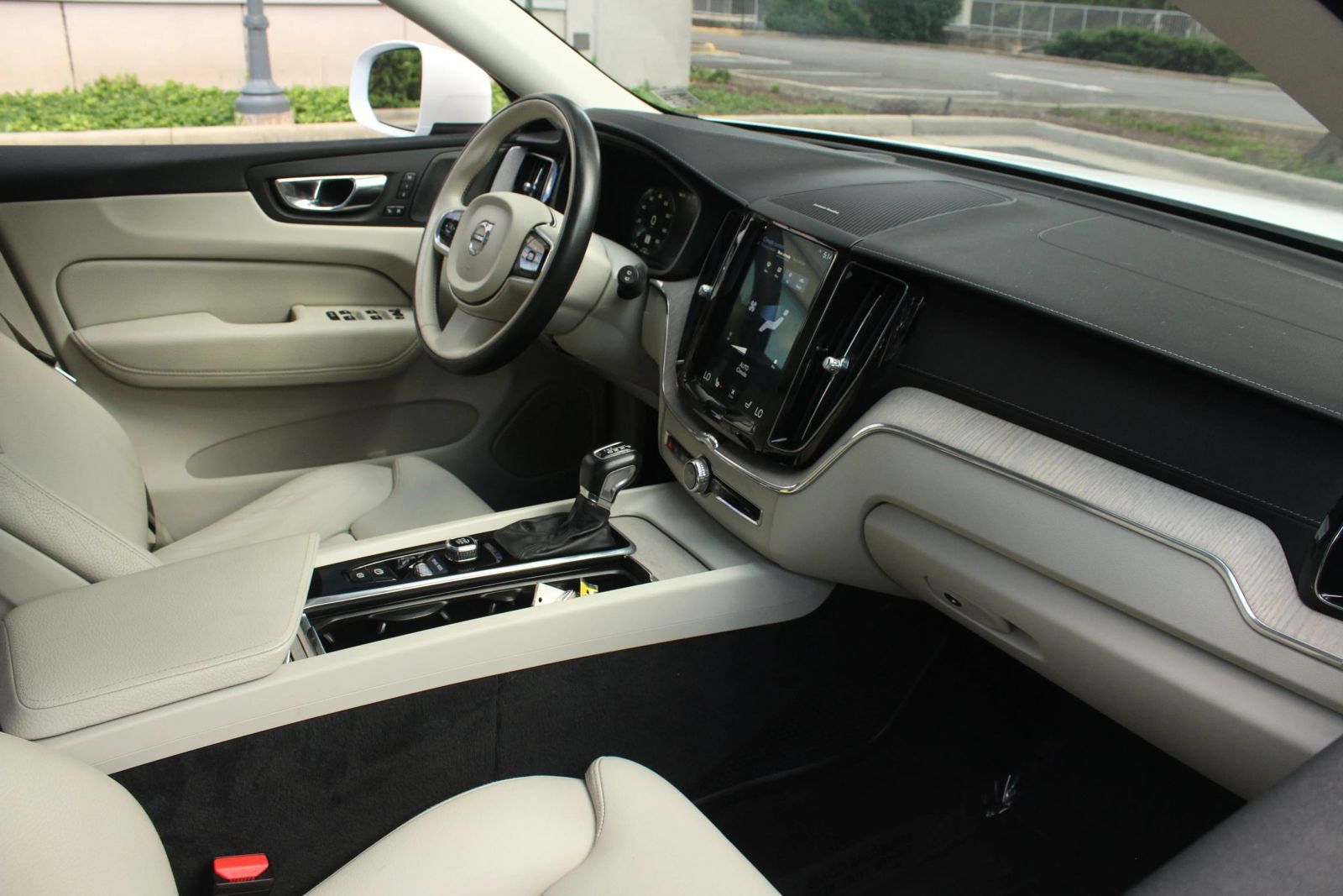 Used 2019 Volvo XC60 T5 Inscription w/ Protection Package Premier AWD/4WD image 27