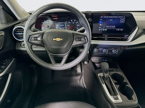 Used 2025 Chevrolet Trax LS w/ LS Convenience Package FWD image 23