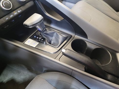 Used 2021 Hyundai Elantra SE image 26