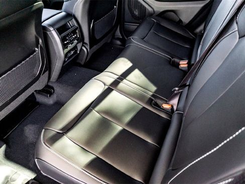 New 2025 Jeep Grand Cherokee Limited w/ Black Appearance Package image 18