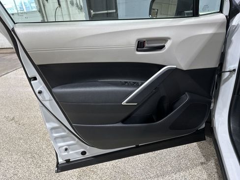 Certified 2023 Toyota Corolla Cross LE image 12