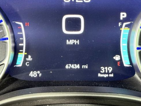 Used 2022 Chrysler Pacifica Touring-L w/ Uconnect Theater Family Group image 16