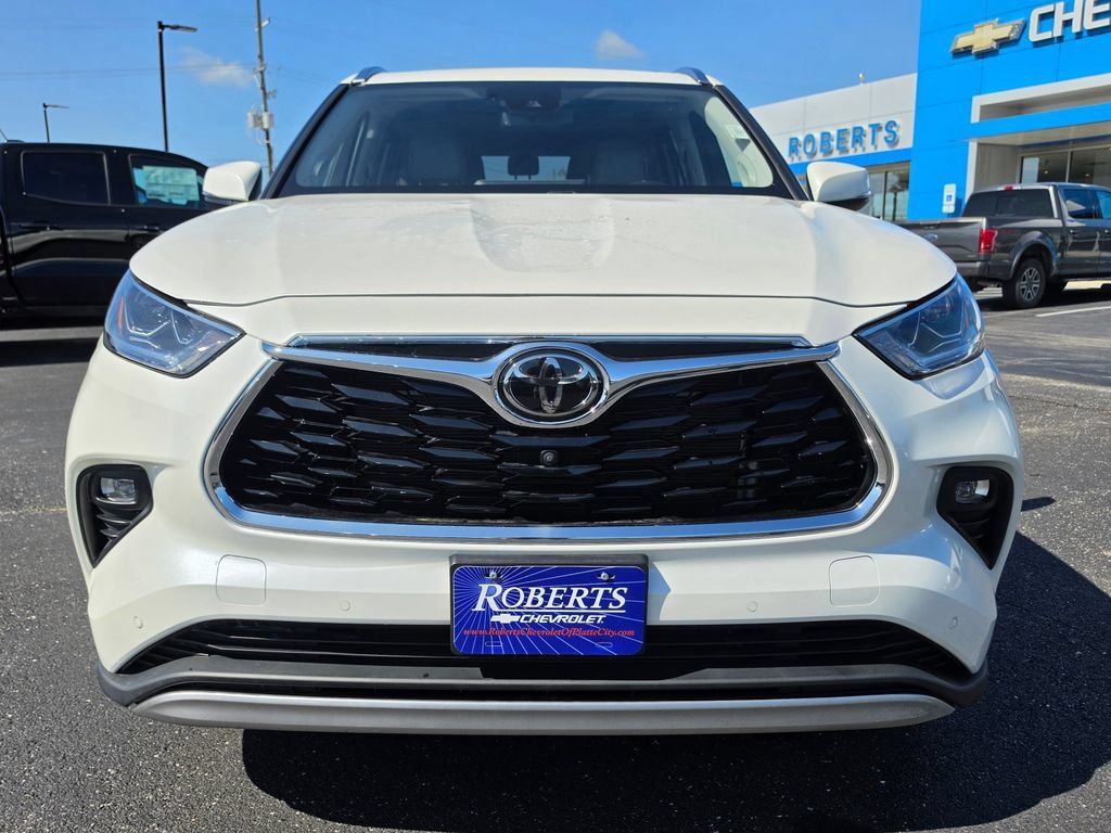 Used 2021 Toyota Highlander Platinum AWD/4WD image 11