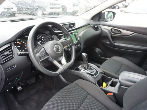 Used 2019 Nissan Rogue Sport S image 12