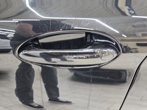 Used 2019 BMW 530e w/ Premium Package image 13