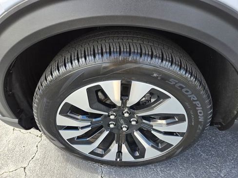 Used 2025 Ford Explorer Platinum w/ LUX Leather Package AWD/4WD image 24