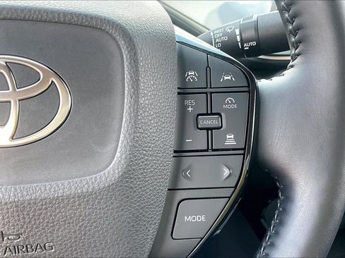 Used 2023 Toyota Prius XLE FWD image 24