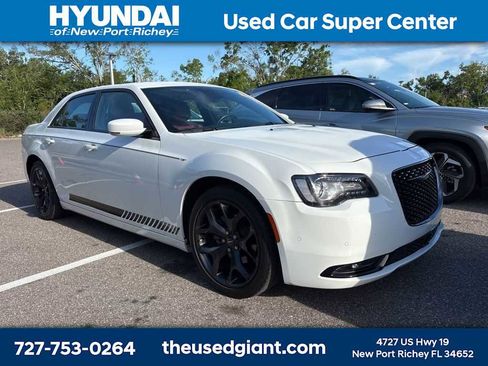 Used 2020 Chrysler 300 S w/ Safetytec Plus Group image 4