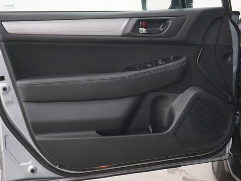 Used 2018 Subaru Outback 2.5i Premium image 21