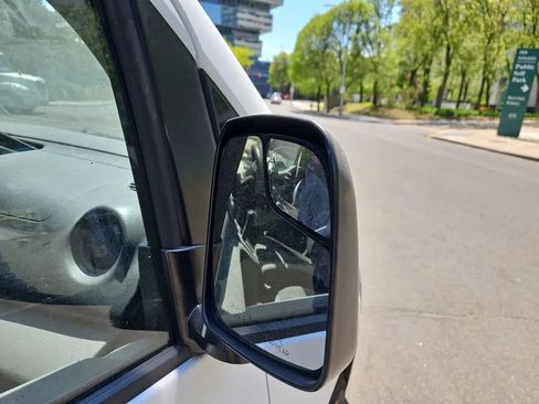 Used 2017 Nissan NV200 S FWD image 4