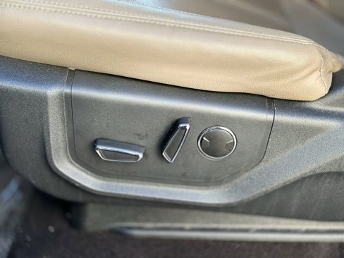 Used 2023 Ford Expedition Limited image 16