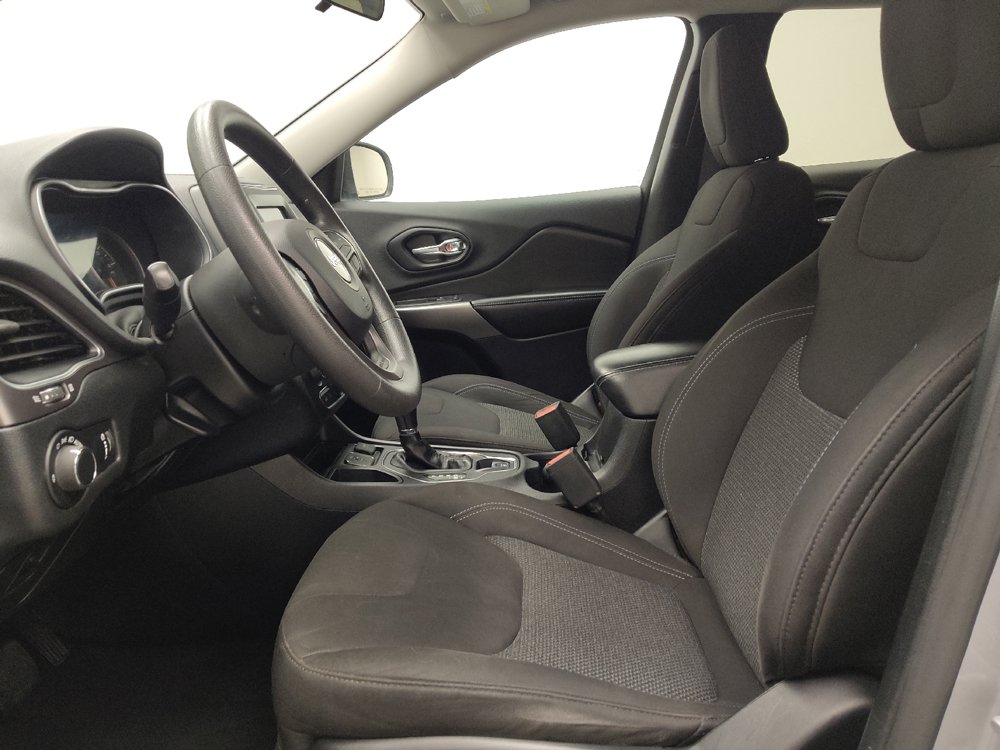 Used 2020 Jeep Cherokee Latitude FWD image 17