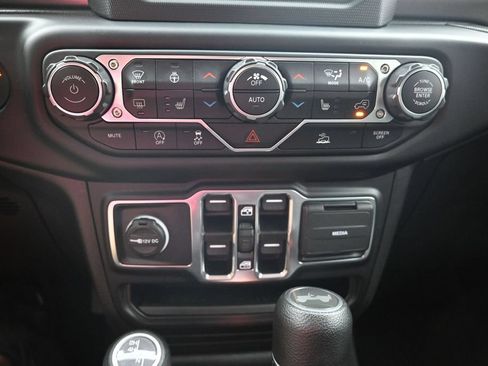 Used 2022 Jeep Wrangler Unlimited Sport AWD/4WD image 17