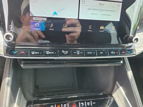 Used 2024 Jeep Wagoneer L Series II w/ Flexible Seating Group AWD/4WD image 23