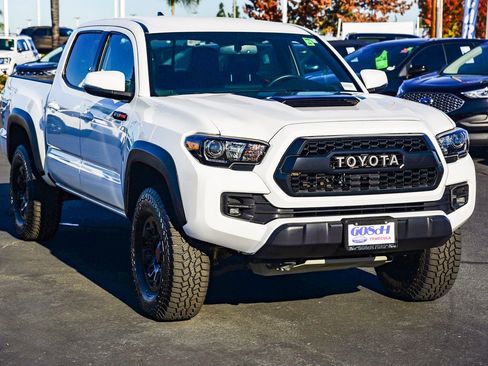 Used 2017 Toyota Tacoma TRD Pro image 3