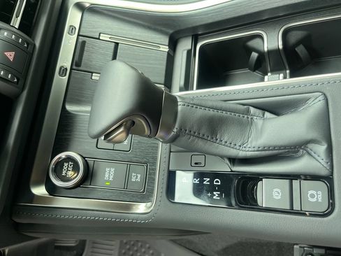 Used 2026 Lexus GX 550 w/ Accessory Package (2T) AWD/4WD image 24