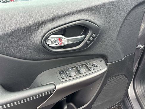 Certified 2022 Jeep Cherokee Limited w/ Elite Package image 11