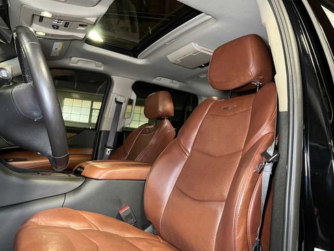 Used 2019 Cadillac Escalade Premium Luxury image 23