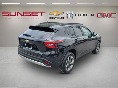 Certified 2024 Chevrolet Trax LT FWD image 4