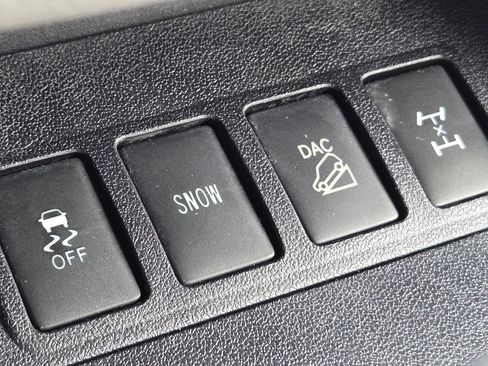 Used 2019 Toyota Highlander XLE AWD/4WD image 16