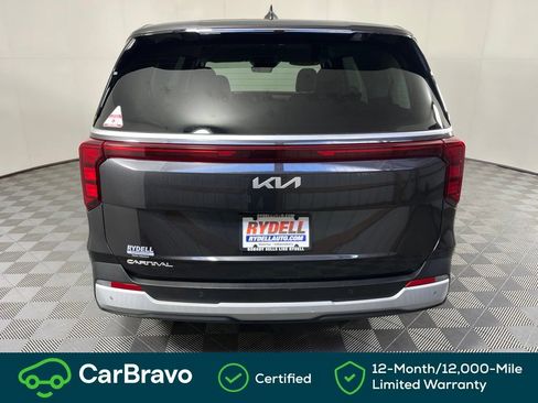 Used 2025 Kia Carnival FWD image 10