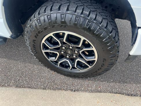 Used 2023 Ford F150 Lariat image 2