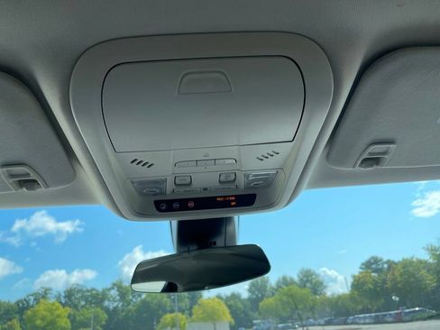 Used 2018 Cadillac XT5 Luxury w/ Driver Awareness Package FWD image 16