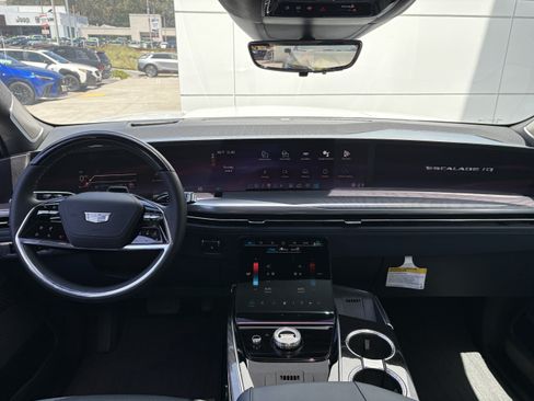 Certified 2025 Cadillac Escalade IQ Luxury 2 w/ LPO, Premium Carpet Package AWD/4WD image 21