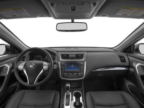 Used 2017 Nissan Altima 2.5 SL w/ Moonroof Package FWD image 9