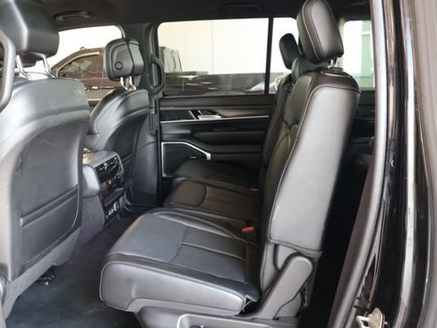 Used 2024 Jeep Wagoneer L Series II w/ Flexible Seating Group AWD/4WD image 13