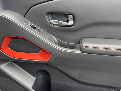 Certified 2025 Nissan Frontier PRO-4X w/ Interior Protection Package image 18