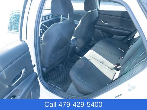 Used 2022 Hyundai Elantra SEL image 27